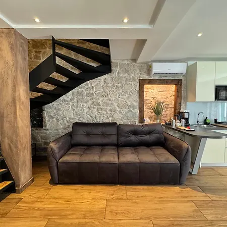 Apartment Luxury Petra In 400 Year Old Stone House 4+2 Split
