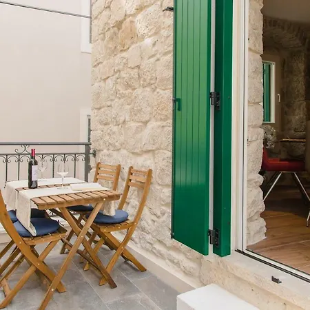 Apartment Luxury Petra In 400 Year Old Stone House 4+2 Split