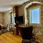 דירה Luxury Petra In 400 Year Old Stone House *