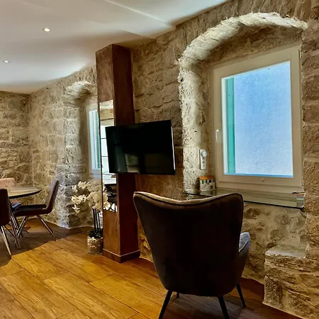 Appartement Luxury Petra In 400 Year Old Stone House 4+2 *