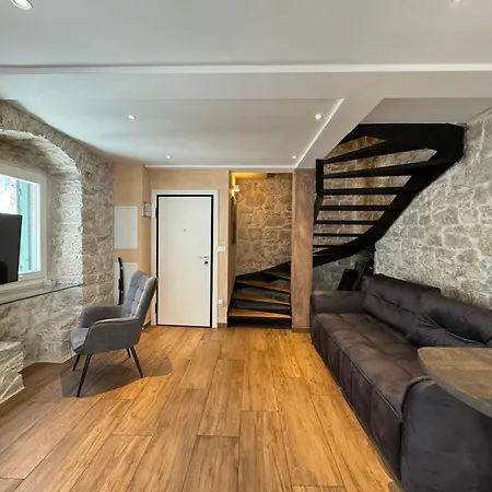 Luxury Petra In 400 Year Old Stone House ספליט