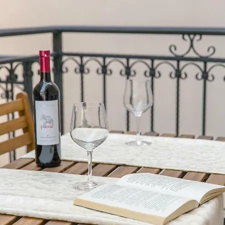 Luxury Petra In 400 Year Old Stone House 4+2 *