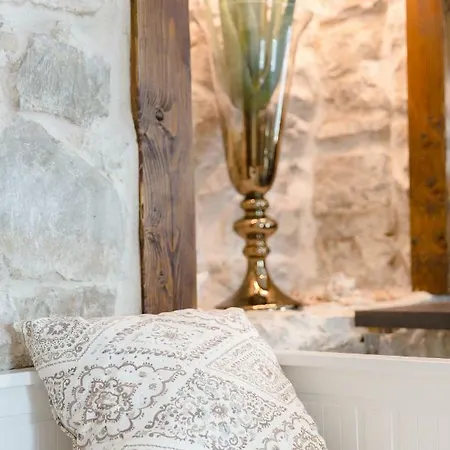 Luxury Petra In 400 Year Old Stone House 4+2 Lejlighed