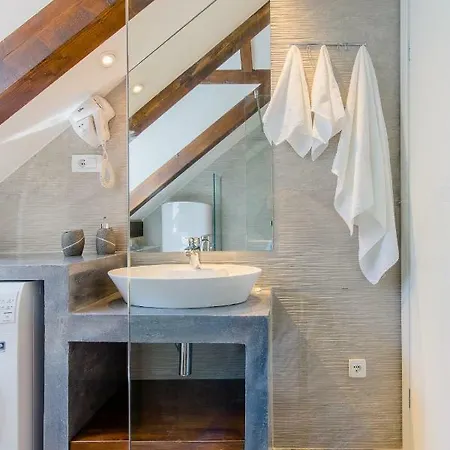 Luxury Petra In 400 Year Old Stone House 4+2 Split