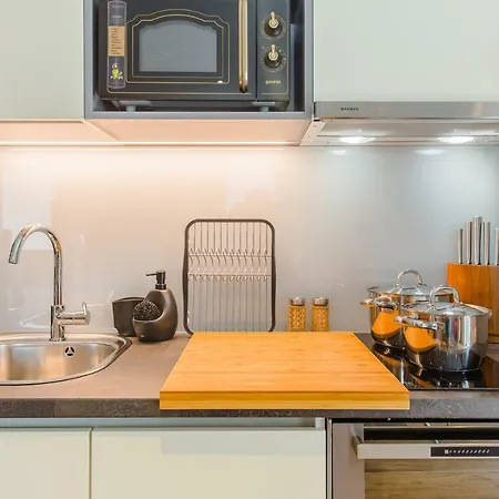 Luxury Petra In 400 Year Old Stone House 4+2 Split