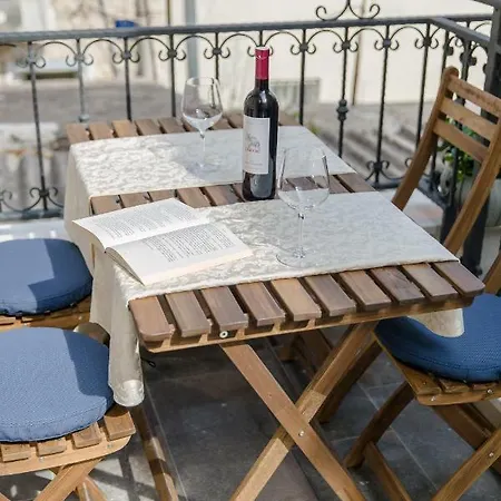 Apartmán Luxury Petra In 400 Year Old Stone House 4+2 *