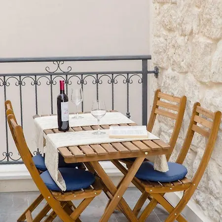 Luxury Petra In 400 Year Old Stone House 4+2 Split