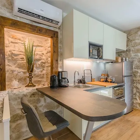 Luxury Petra In 400 Year Old Stone House 4+2