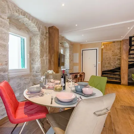 Luxury Petra In 400 Year Old Stone House 4+2 * Split