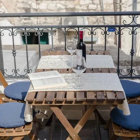 Luxury Petra In 400 Year Old Stone House 4+2 Apartmán Split