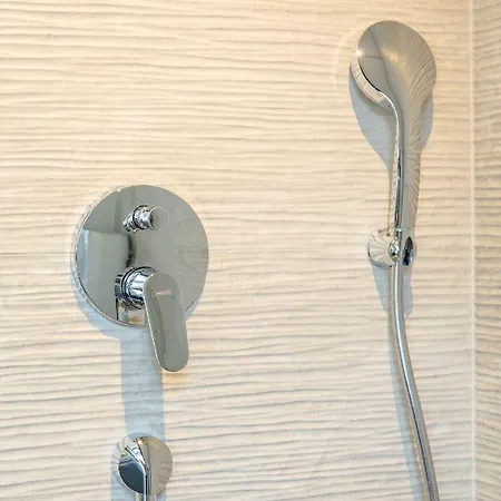 Luxury Petra In 400 Year Old Stone House 4+2 Appartement Split