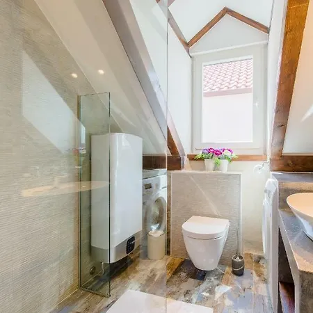 Luxury Petra In 400 Year Old Stone House 4+2 Split