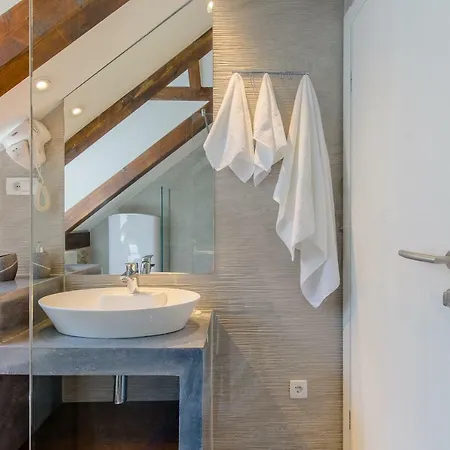 Luxury Petra In 400 Year Old Stone House 4+2 *