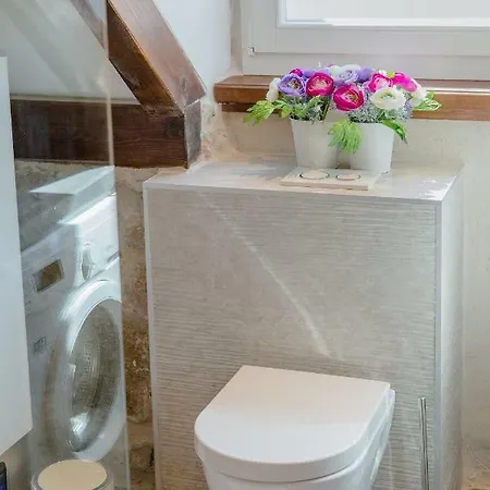 Luxury Petra In 400 Year Old Stone House 4+2 *