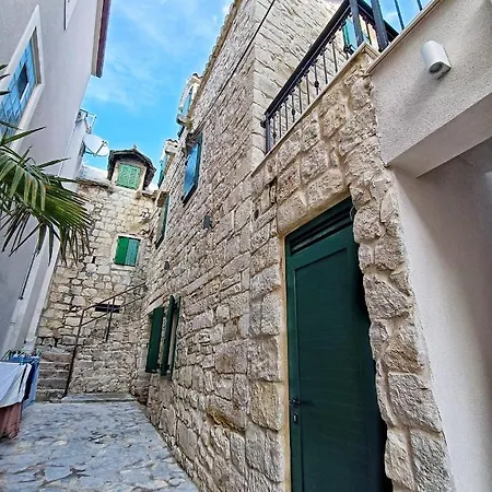 Apartment Luxury Petra In 400 Year Old Stone House 4+2 *