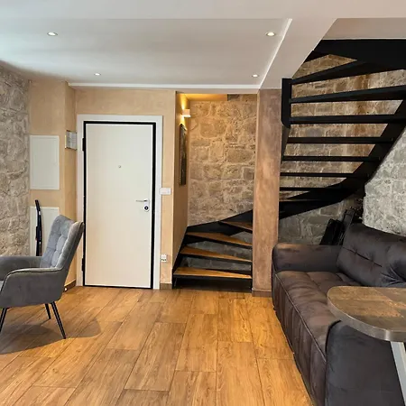 Apartment Luxury Petra In 400 Year Old Stone House 4+2 Split