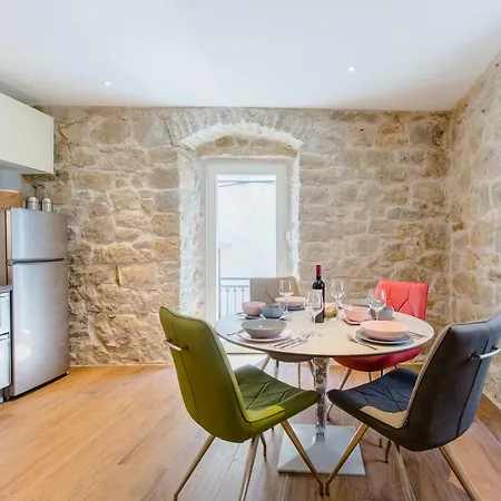 Apartment Luxury Petra In 400 Year Old Stone House 4+2