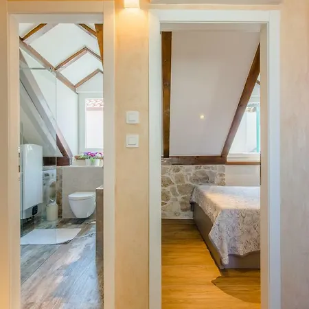 Apartment Luxury Petra In 400 Year Old Stone House 4+2 Split