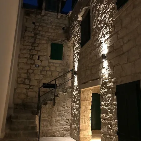 Apartment Luxury Petra In 400 Year Old Stone House 4+2 Split